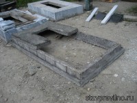 Часть крышки на бетонной основе